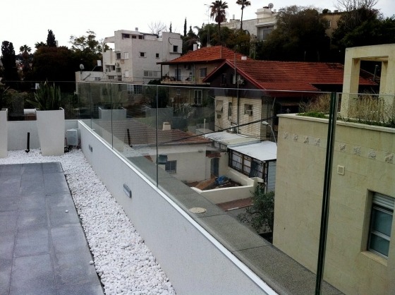 מעקות זכוכית, מעקה זכוכית